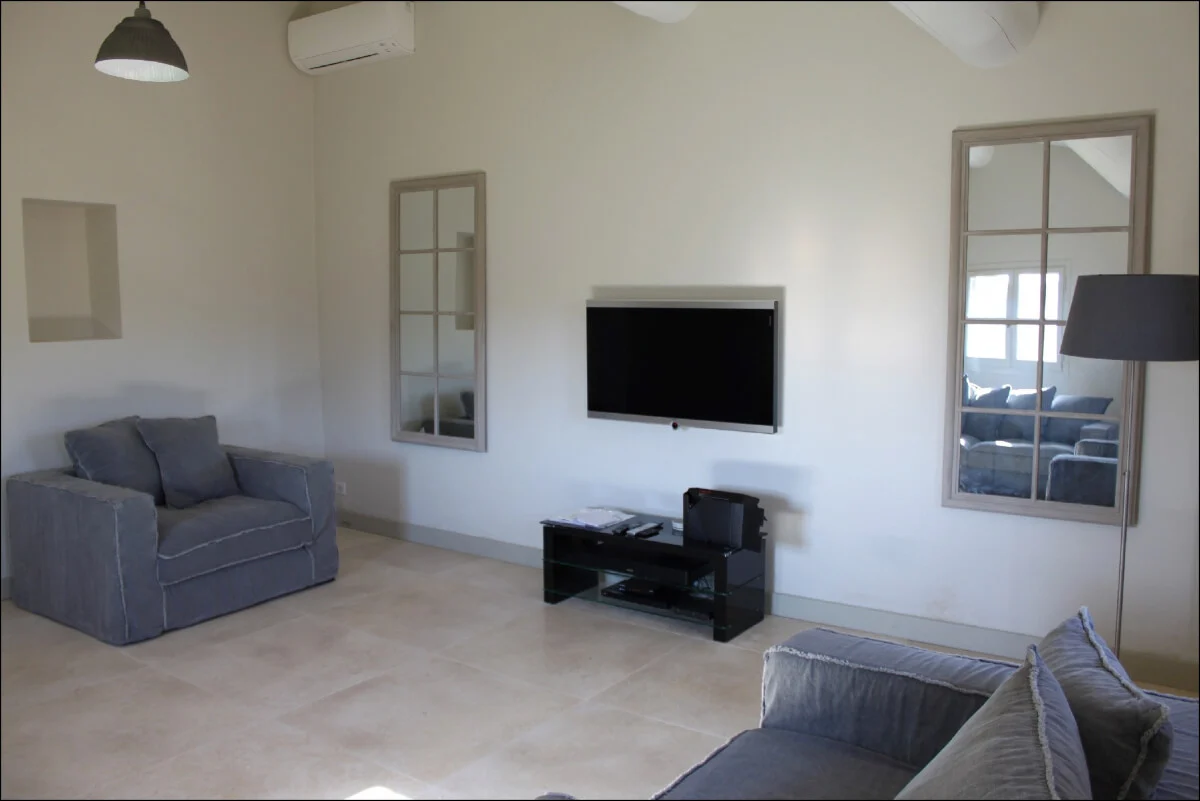 Luberon villages Provence France Rent-Our-Home rentourhomeinprovence Lourmarin Les Trois Clefs Ansouis