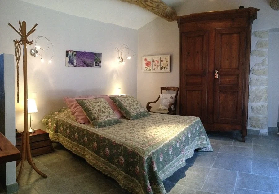 Luberon villages Provence France Rent-Our-Home rentourhomeinprovence Lourmarin Casellas