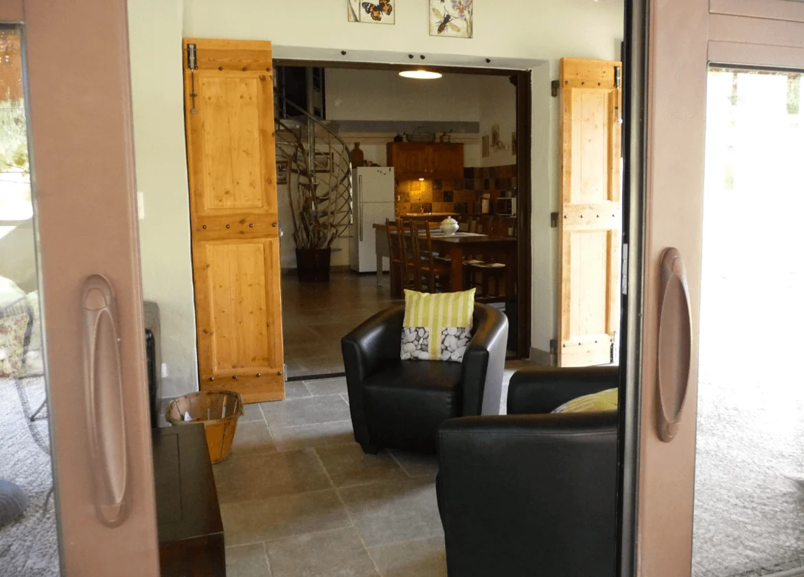 Luberon villages Provence France Rent-Our-Home rentourhomeinprovence Lourmarin Casellas