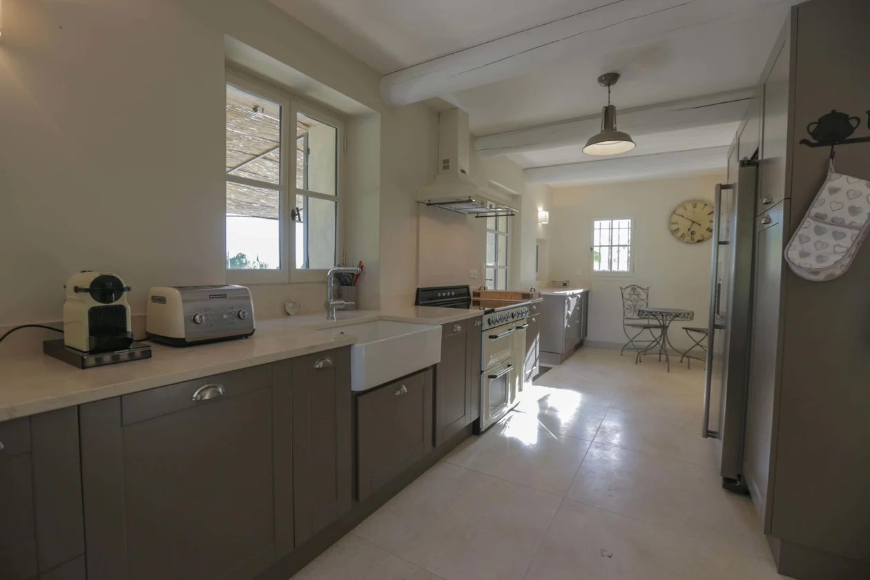 Luberon villages Provence France Rent-Our-Home rentourhomeinprovence Lourmarin Les Trois Clefs Ansouis