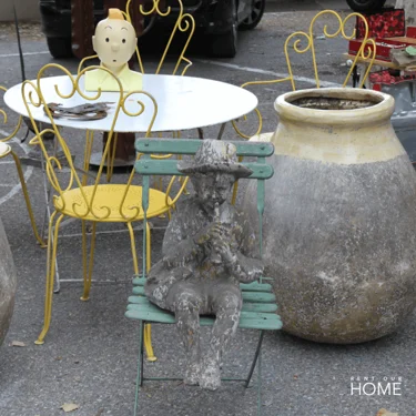 Isle-sur-la-Sorgue antique market and Fontaine de Vaucluse