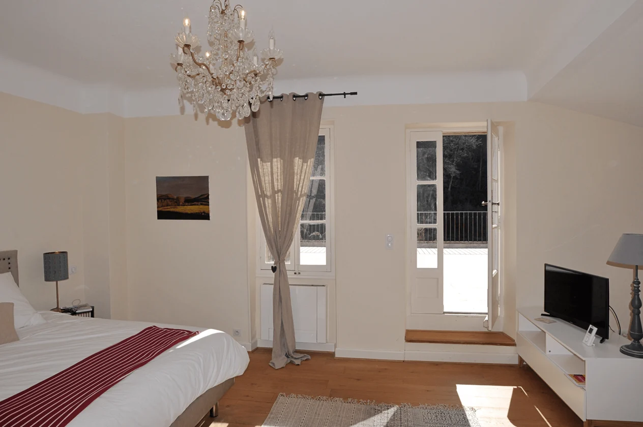 Luberon villages Provence France Rent-Our-Home rentourhomeinprovence Lourmarin Manoir de Lourmarin