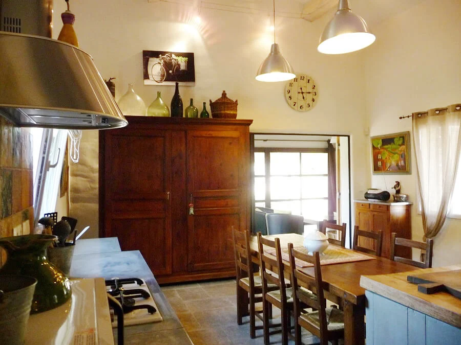 Luberon villages Provence France Rent-Our-Home rentourhomeinprovence Lourmarin Casellas