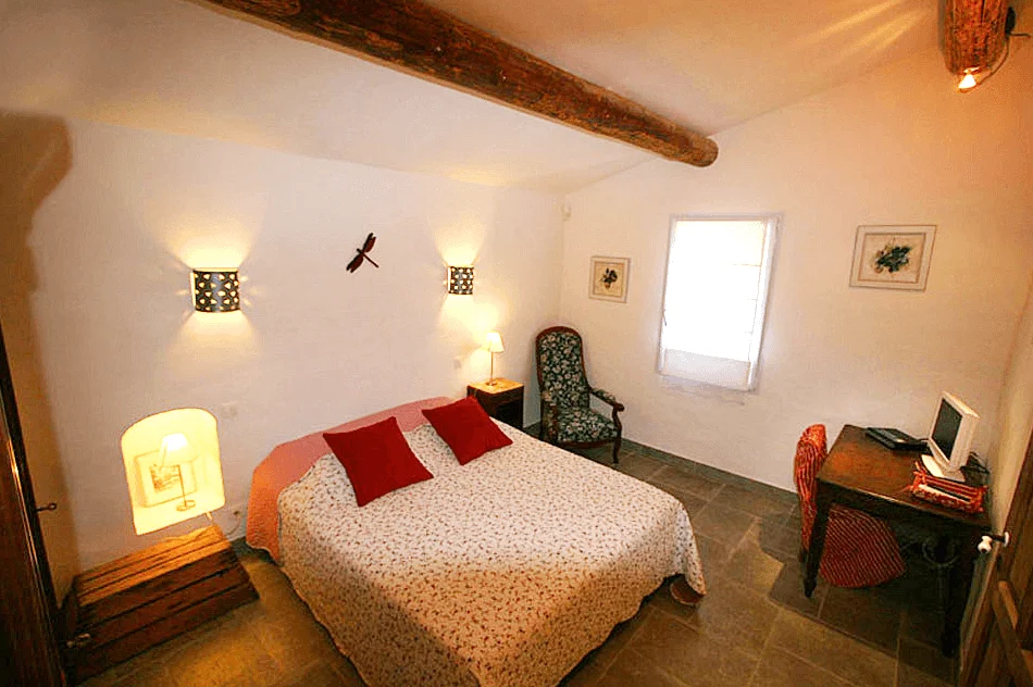 Luberon villages Provence France Rent-Our-Home rentourhomeinprovence Lourmarin Casellas