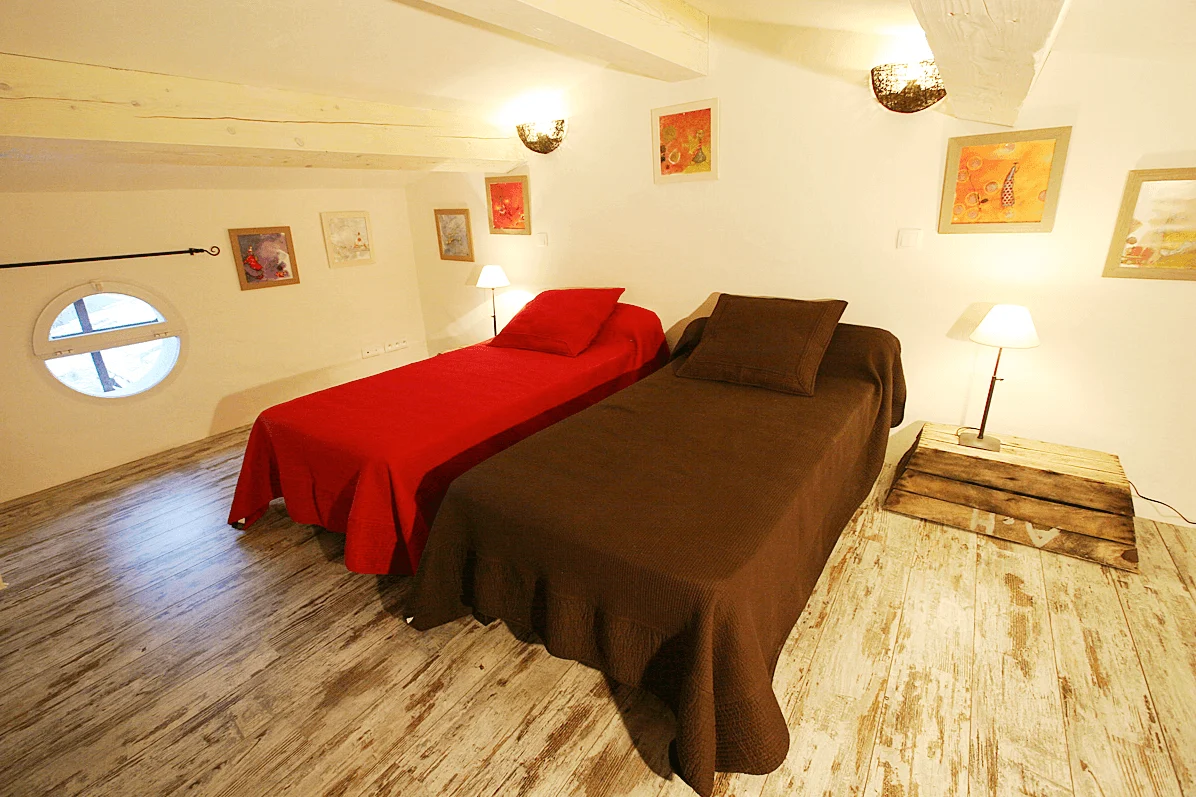 Luberon villages Provence France Rent-Our-Home rentourhomeinprovence Lourmarin Casellas