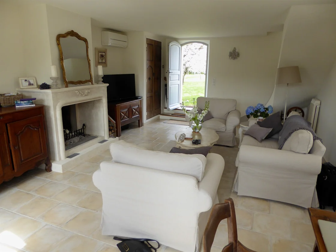 Luberon villages Provence France Rent-Our-Home rentourhomeinprovence Lourmarin Maison des Cerises