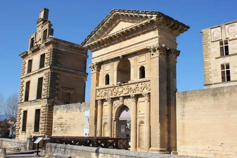 Luberon villages Provence France Lourmarin Rent-Our-Home rentourhomeinprovence Chateau la Tour d"aigues