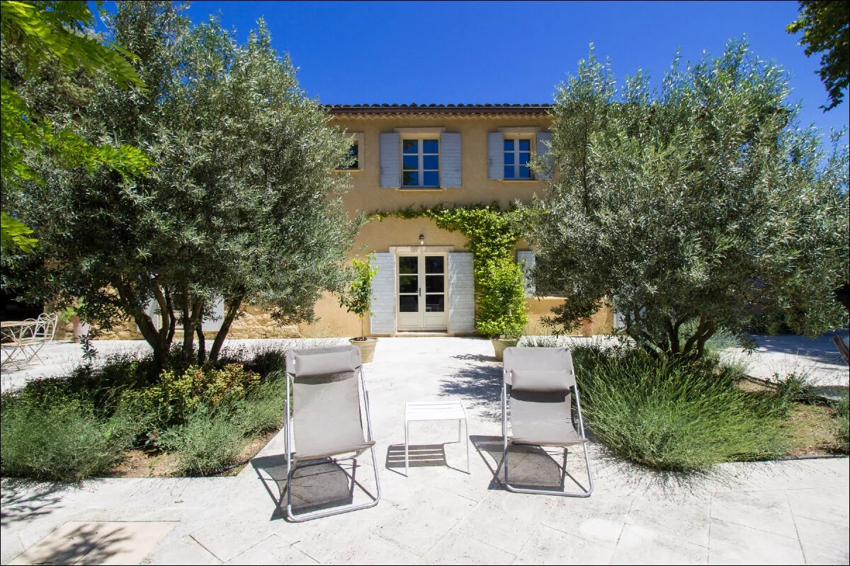 Luberon villages Provence France Rent-Our-Home rentourhomeinprovence Lourmarin Nouveau Roucas