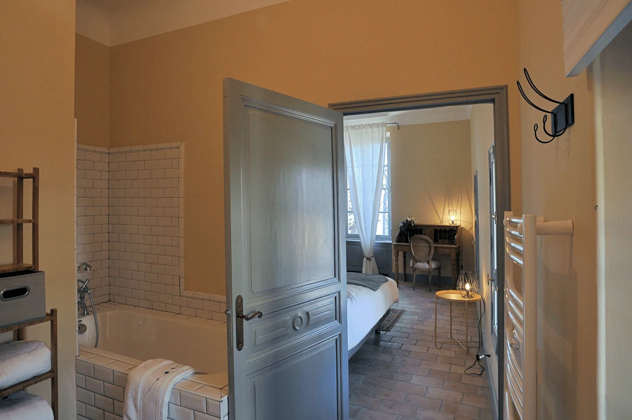 Luberon villages Provence France Rent-Our-Home rentourhomeinprovence Lourmarin Manoir de Lourmarin