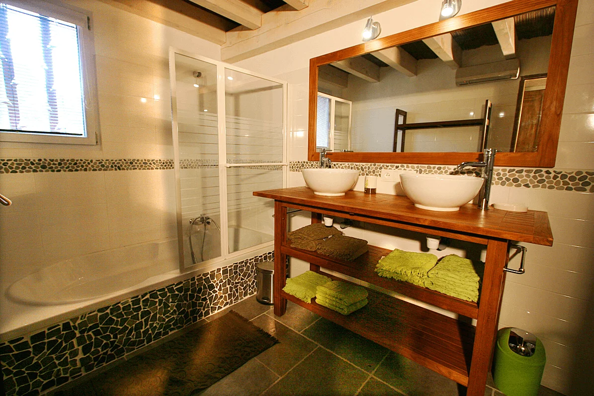 Luberon villages Provence France Rent-Our-Home rentourhomeinprovence Lourmarin Casellas