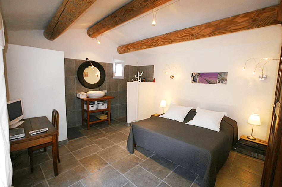 Luberon villages Provence France Rent-Our-Home rentourhomeinprovence Lourmarin Casellas