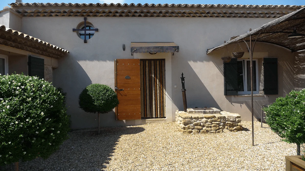 Luberon villages Provence France Rent-Our-Home rentourhomeinprovence Lourmarin Casellas