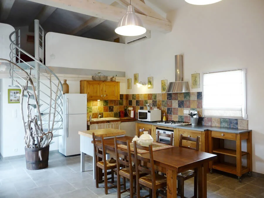 Luberon villages Provence France Rent-Our-Home rentourhomeinprovence Lourmarin Casellas