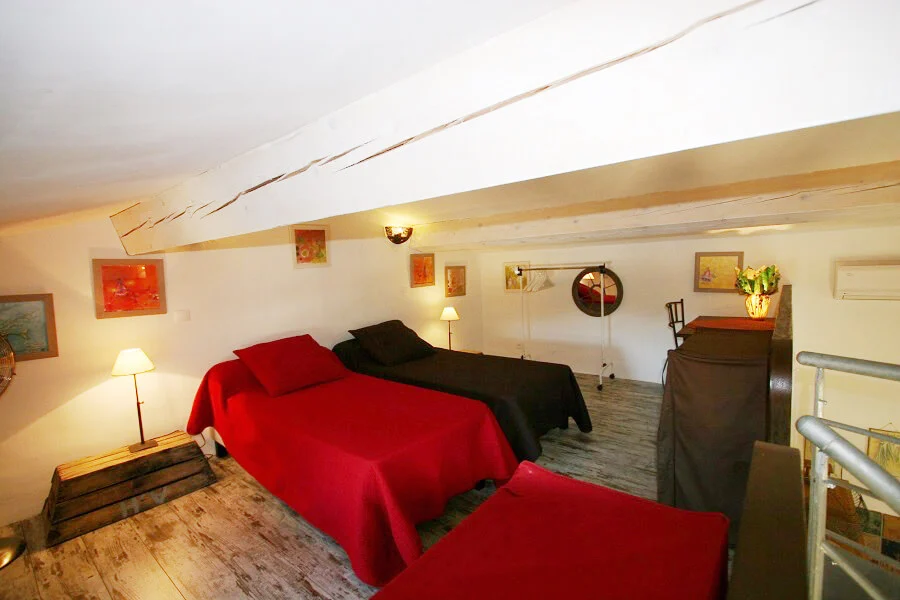 Luberon villages Provence France Rent-Our-Home rentourhomeinprovence Lourmarin Casellas