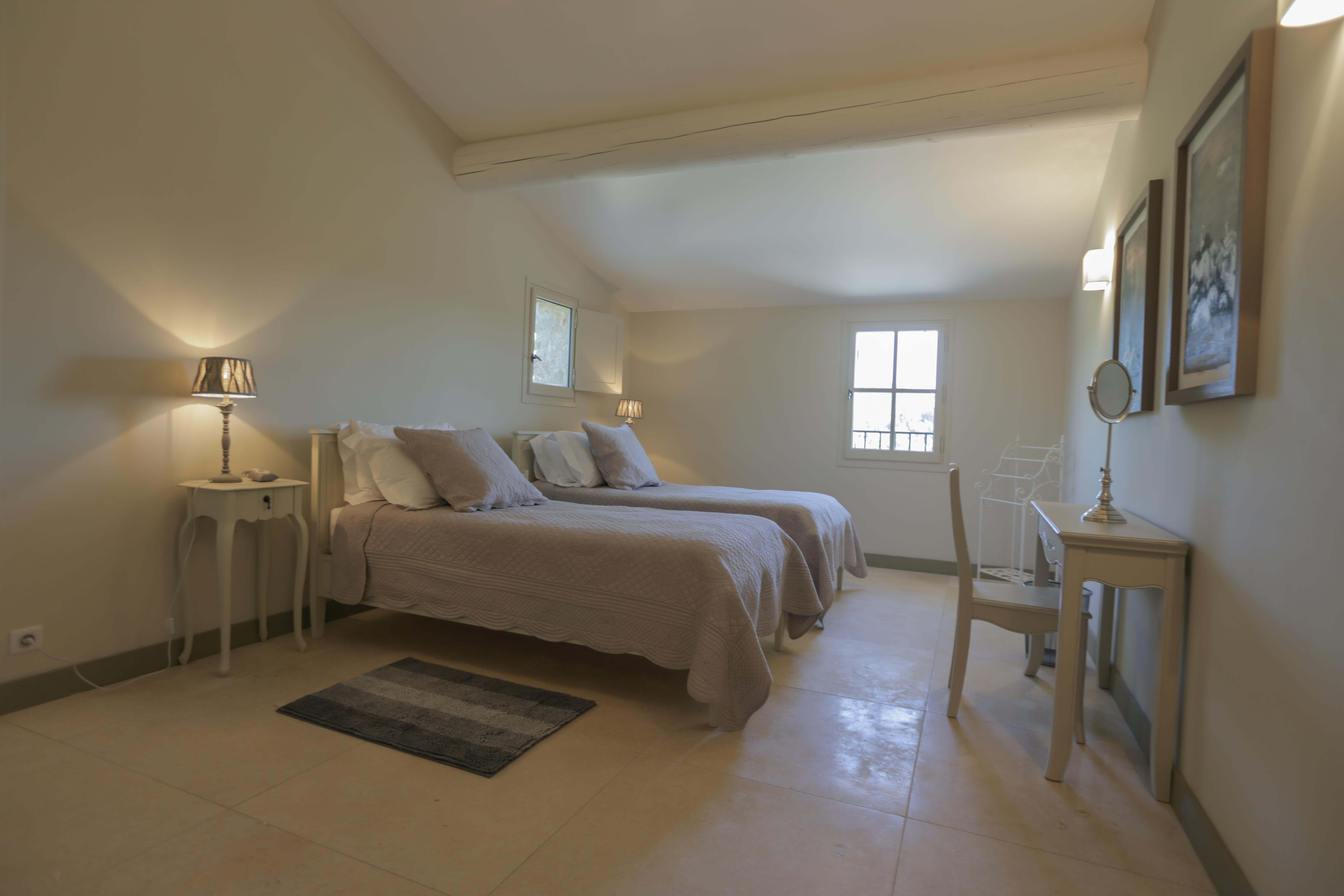 Luberon villages Provence France Rent-Our-Home rentourhomeinprovence Lourmarin Les Trois Clefs Ansouis