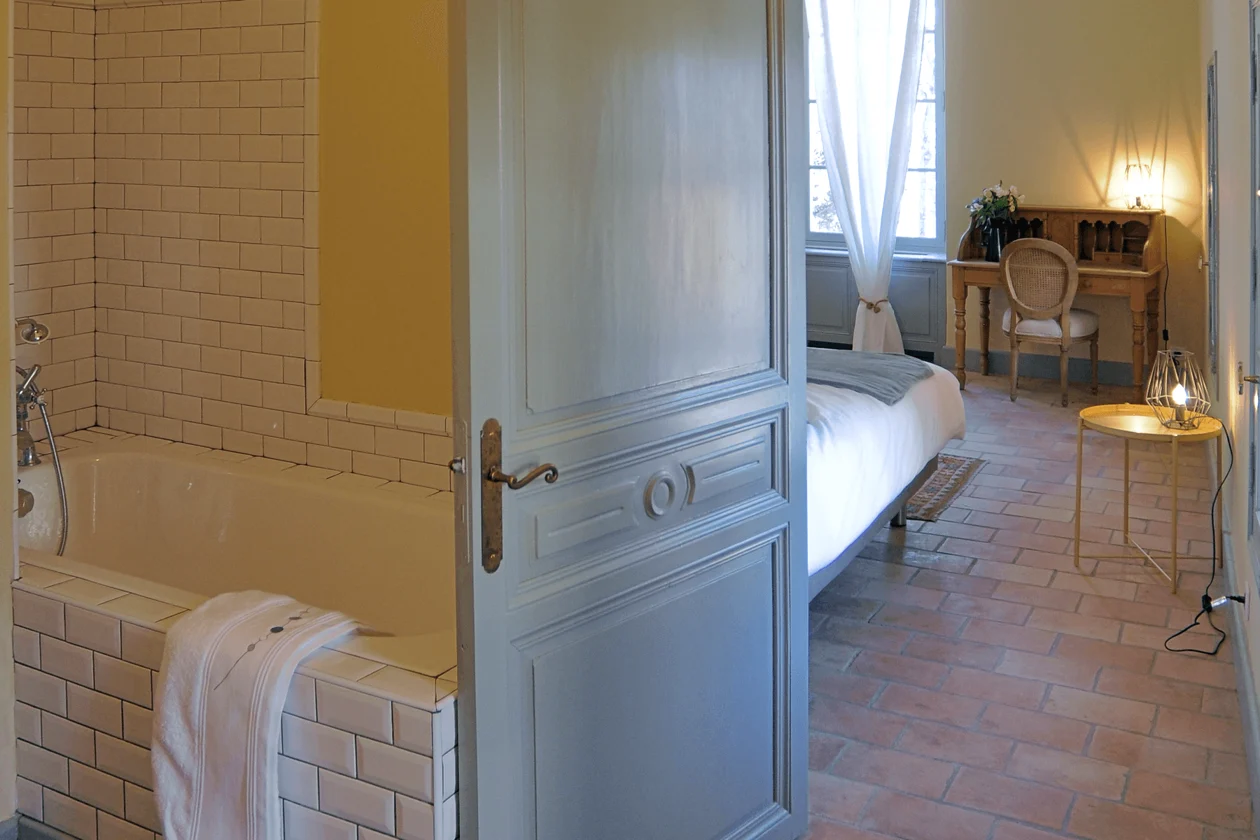 Luberon villages Provence France Rent-Our-Home rentourhomeinprovence Lourmarin Manoir de Lourmarin
