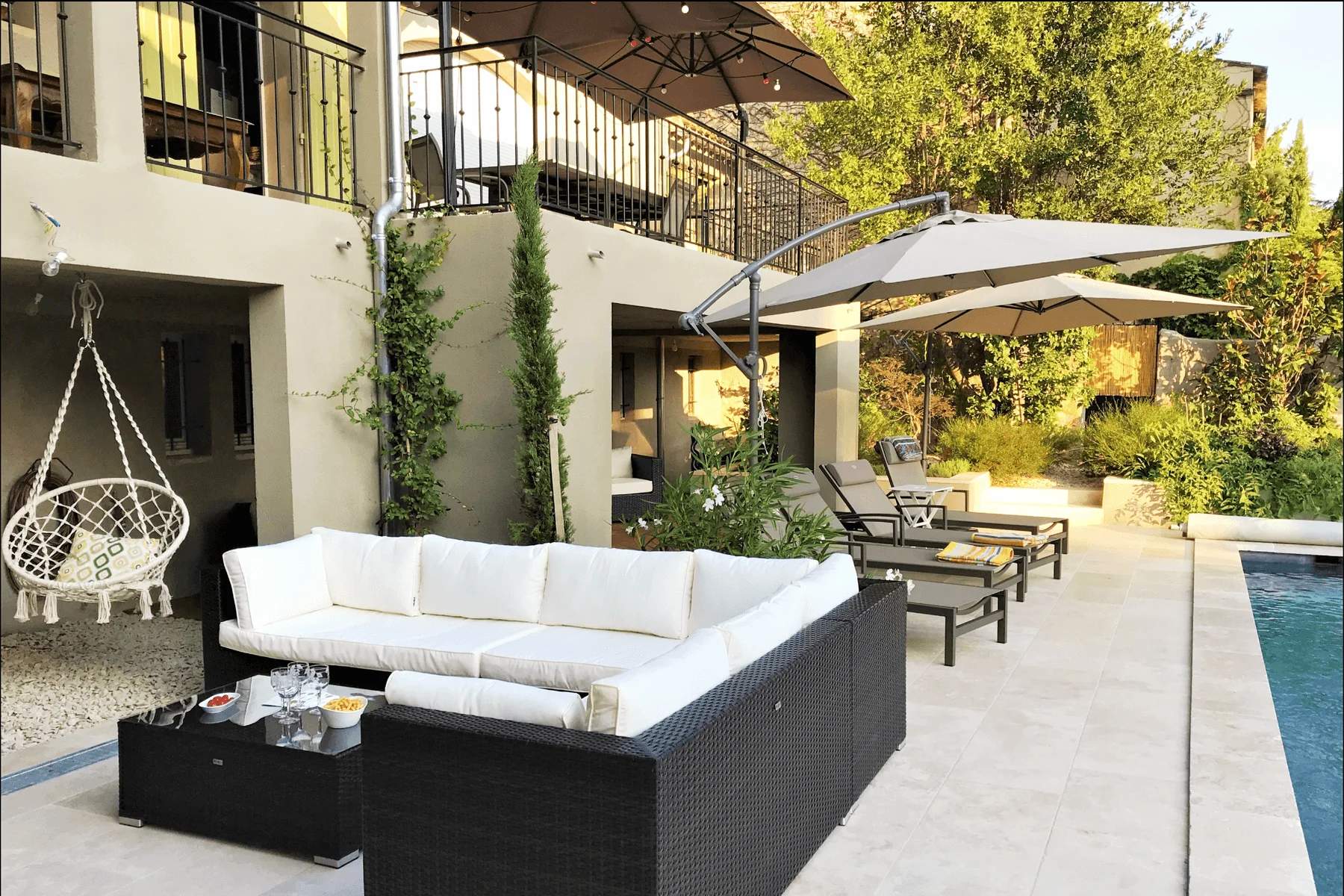 Luberon villages Provence France Rent-Our-Home rentourhomeinprovence Lourmarin Maison du Village
